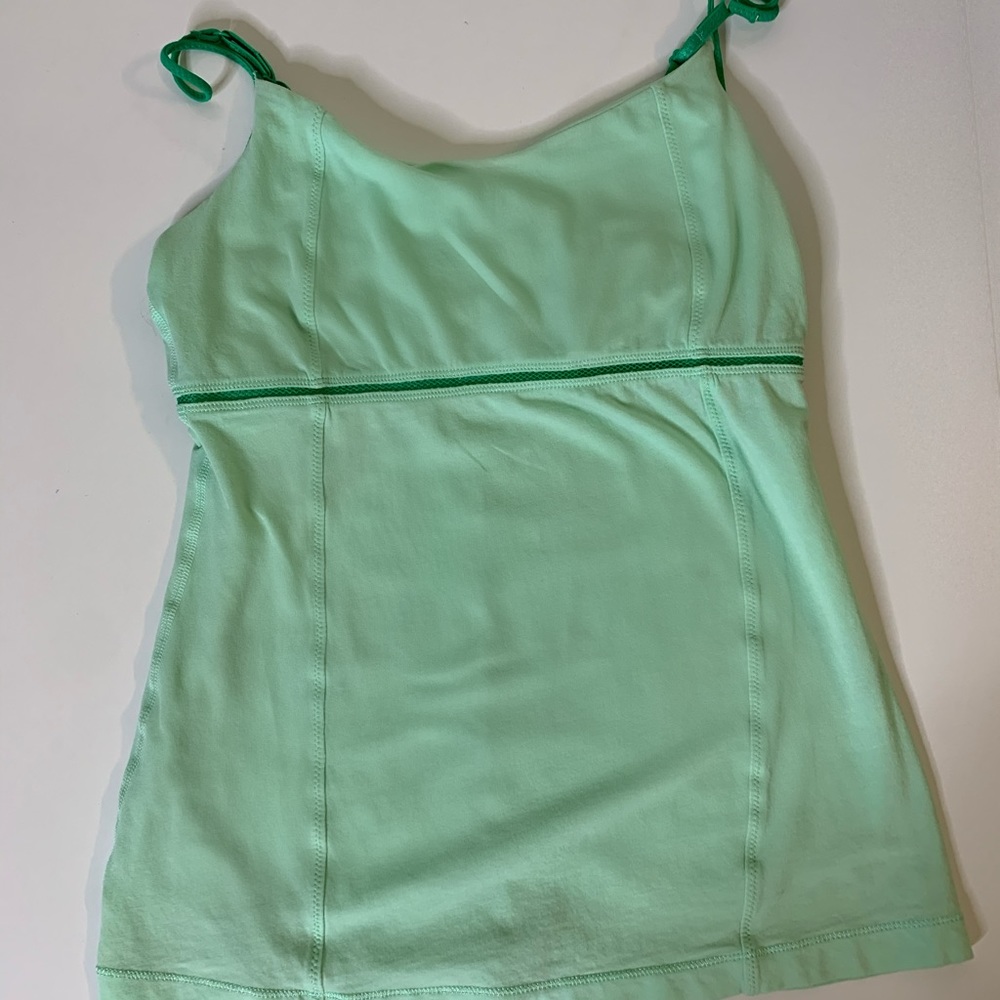 Lululemon top